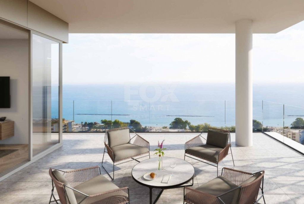 Property photo 1 of 10 Luxury Sea-View Penthouse With Roof Garden And En-Suite Staf