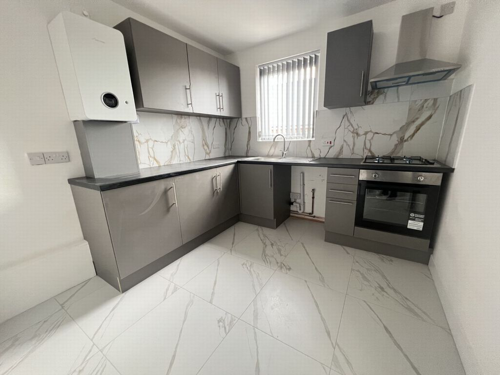 Property photo 3 of 7 Kitchen