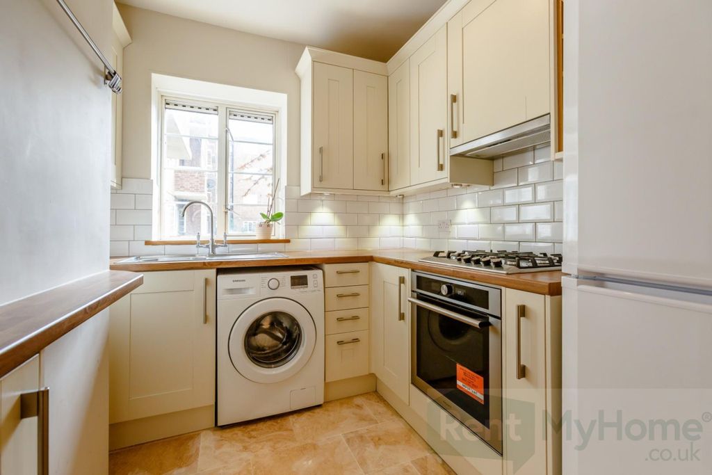 Property photo 2 of 23 8361638-Interior02.Jpg