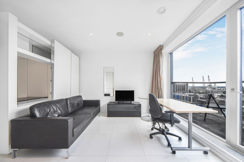 Property photo 1 of 10 Living