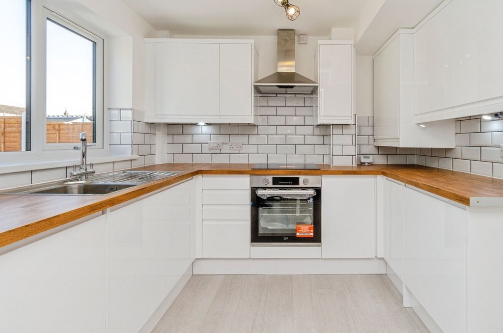 Property photo 2 of 17 Photo