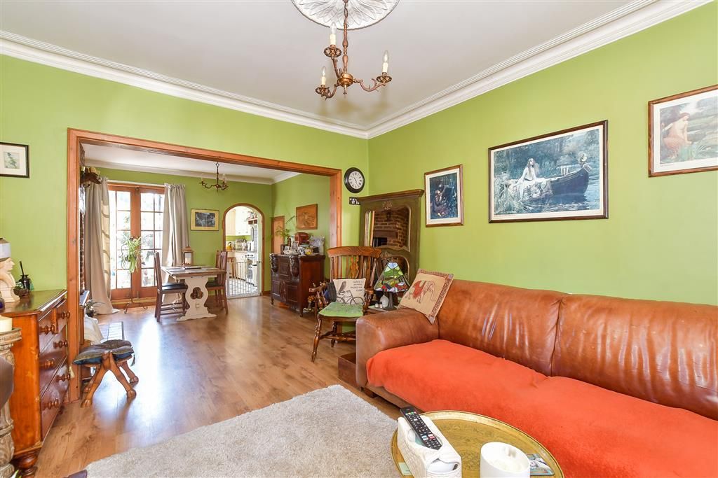 Property photo 1 of 14 Lounge