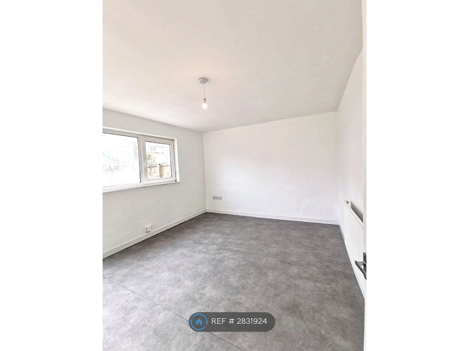 Additional image 10 of 3 bed semi-detached house to rentAmroth Walk, St. Dials, Cwmbran NP44