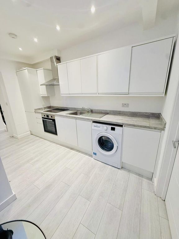 Property photo 3 of 8 Kitchen