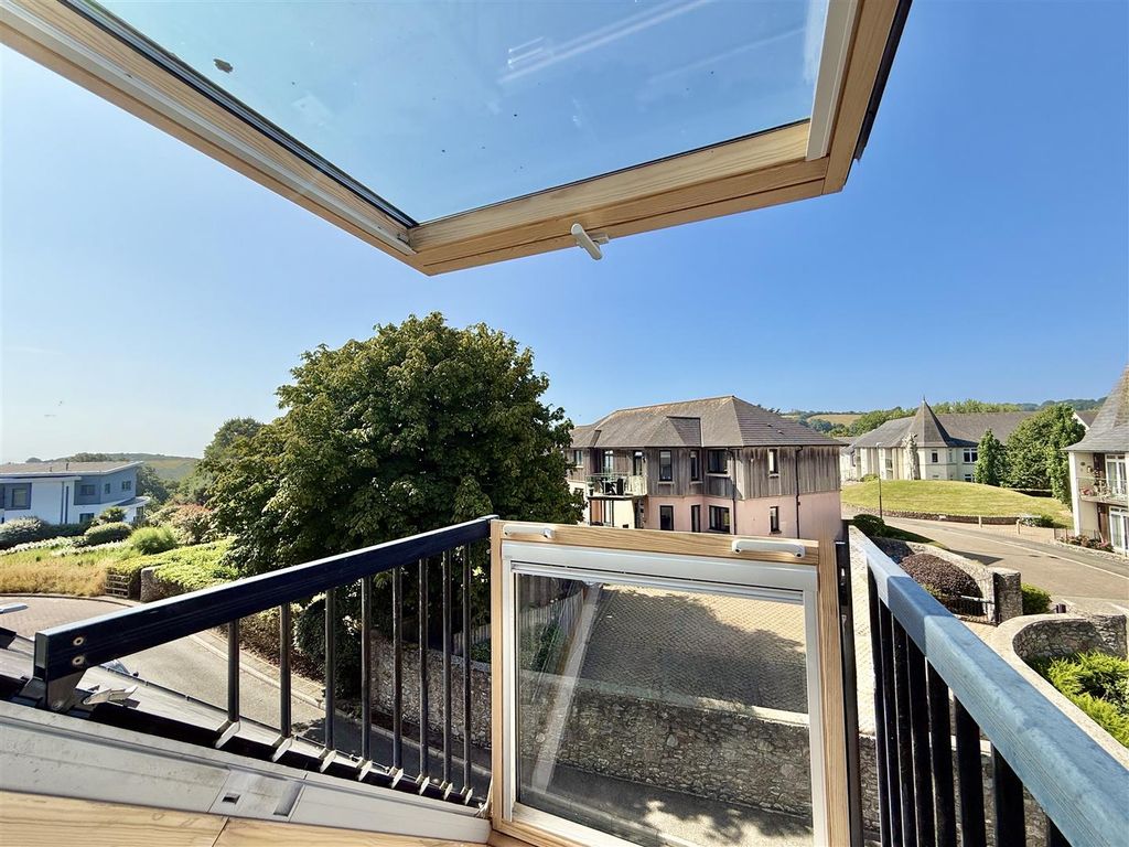 Property photo 2 of 28 Oriel Window.Jpg