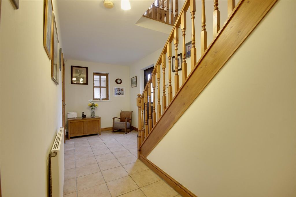 Property photo 2 of 25 Entrance Hall