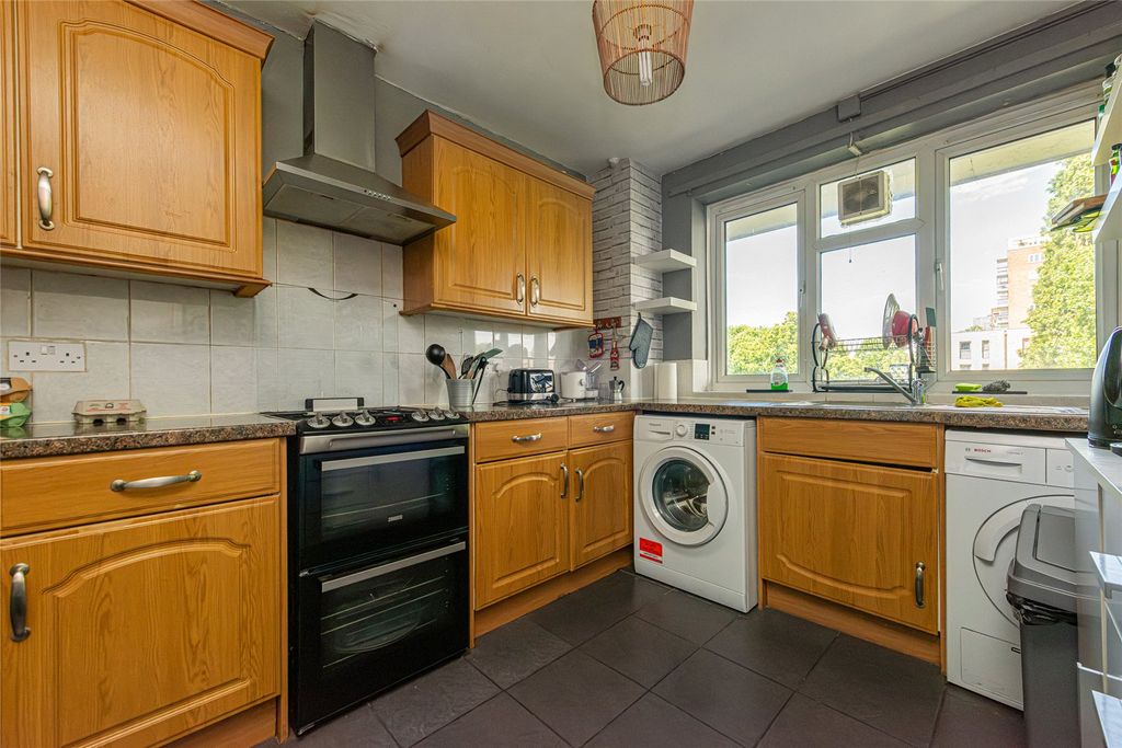 Property photo 2 of 8 Picture No. 11
