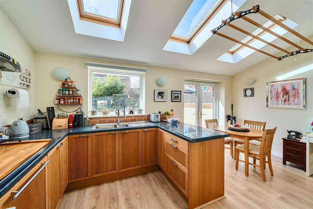 Property photo 3 of 18 1429332-13-69B1A2Cbe0849.Jpg