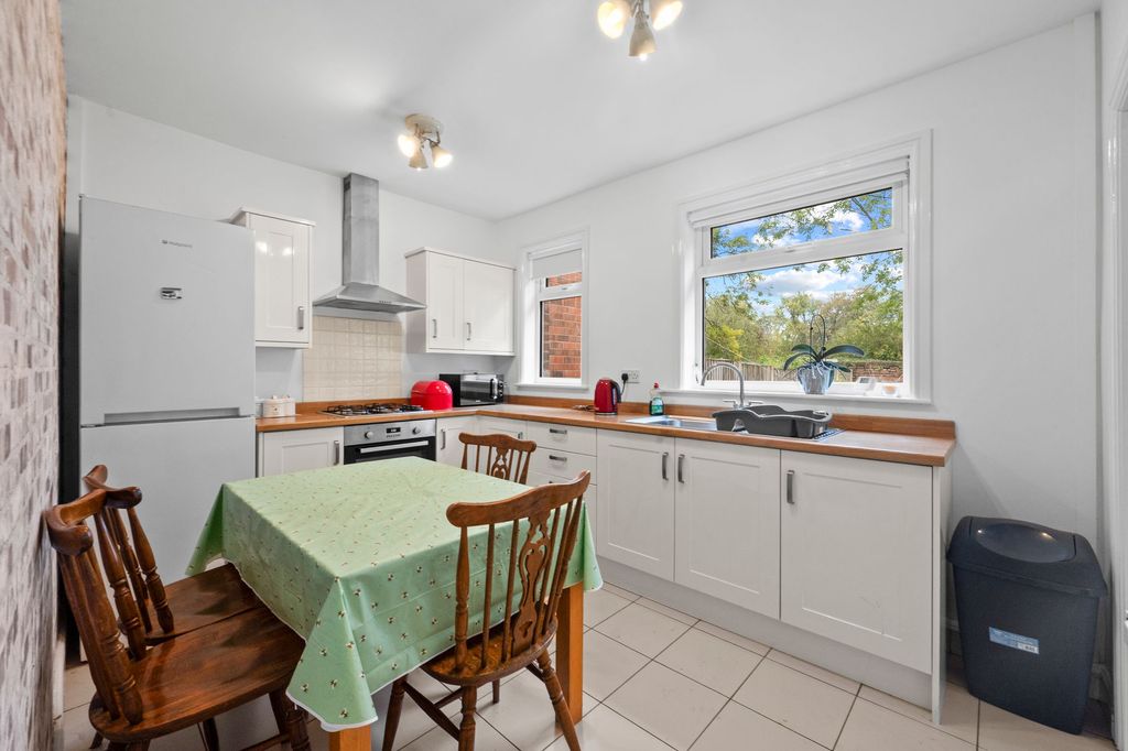 Property photo 3 of 27
