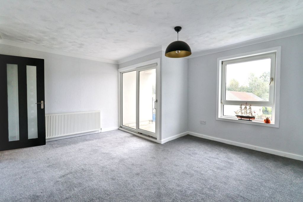 Property photo 3 of 22 Picture No. 04