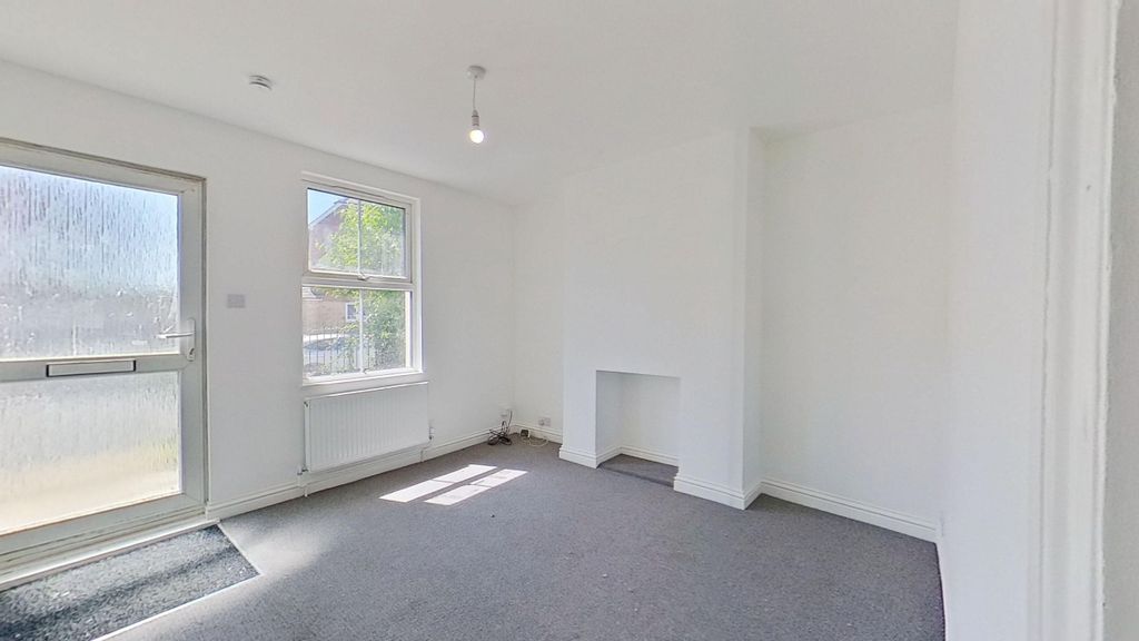 Property photo 3 of 27