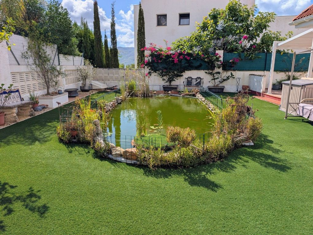 Property photo 2 of 50