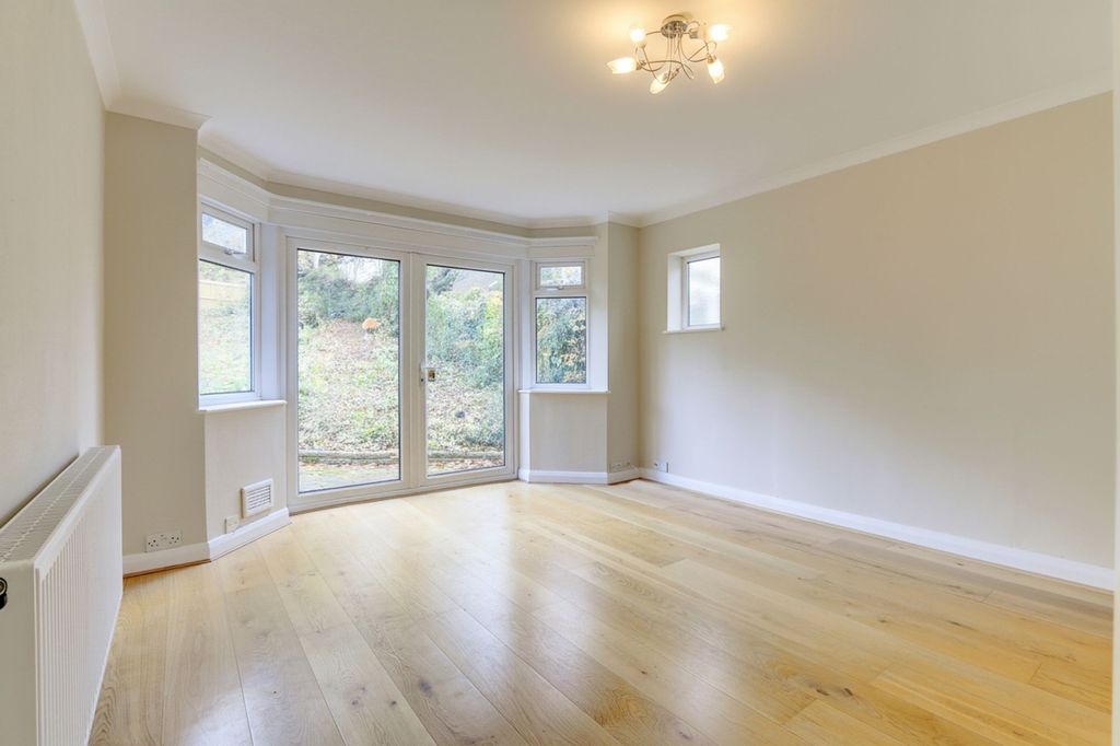 Property photo 3 of 19 Dining Room