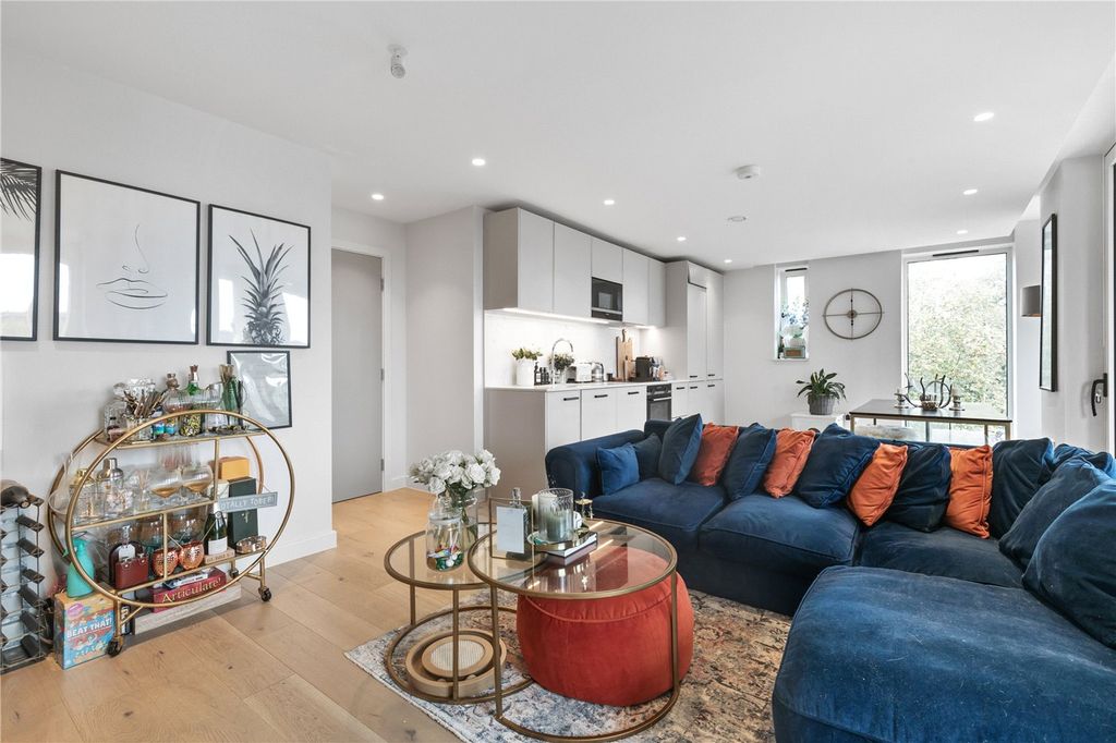 Property photo 1 of 11 Open-Plan Living
