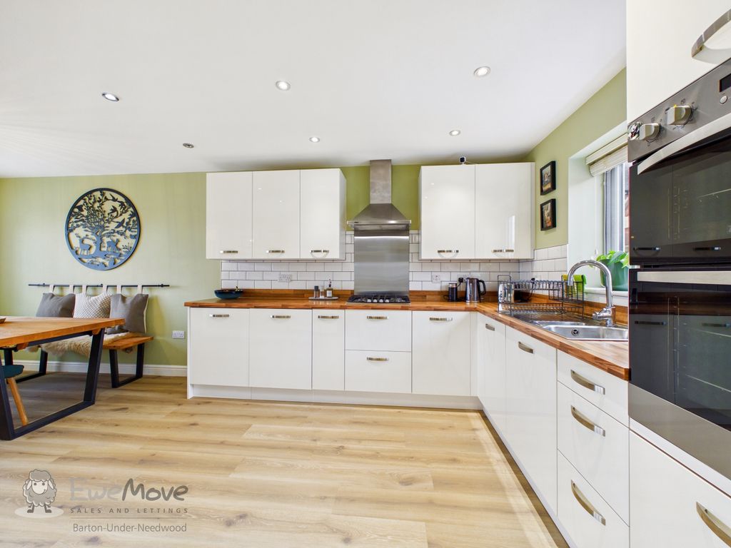 Property photo 3 of 20 Kitchen c