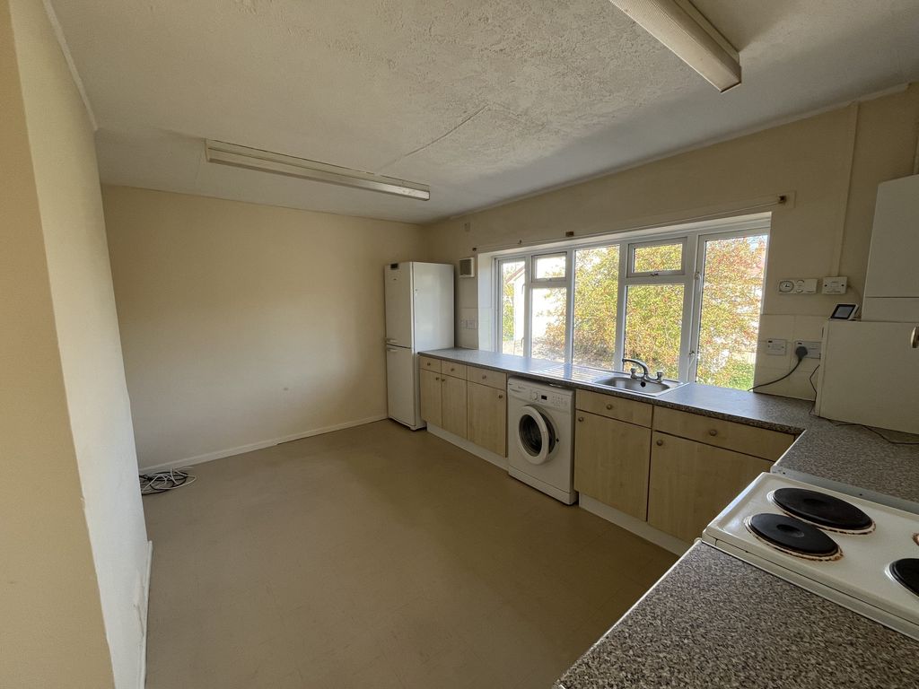 Property photo 2 of 9 Img_7301 Kitchen