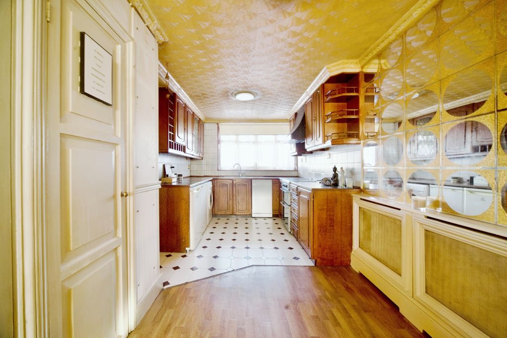 Property photo 1 of 17 Photography