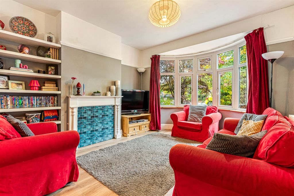 Property photo 2 of 21 Lounge