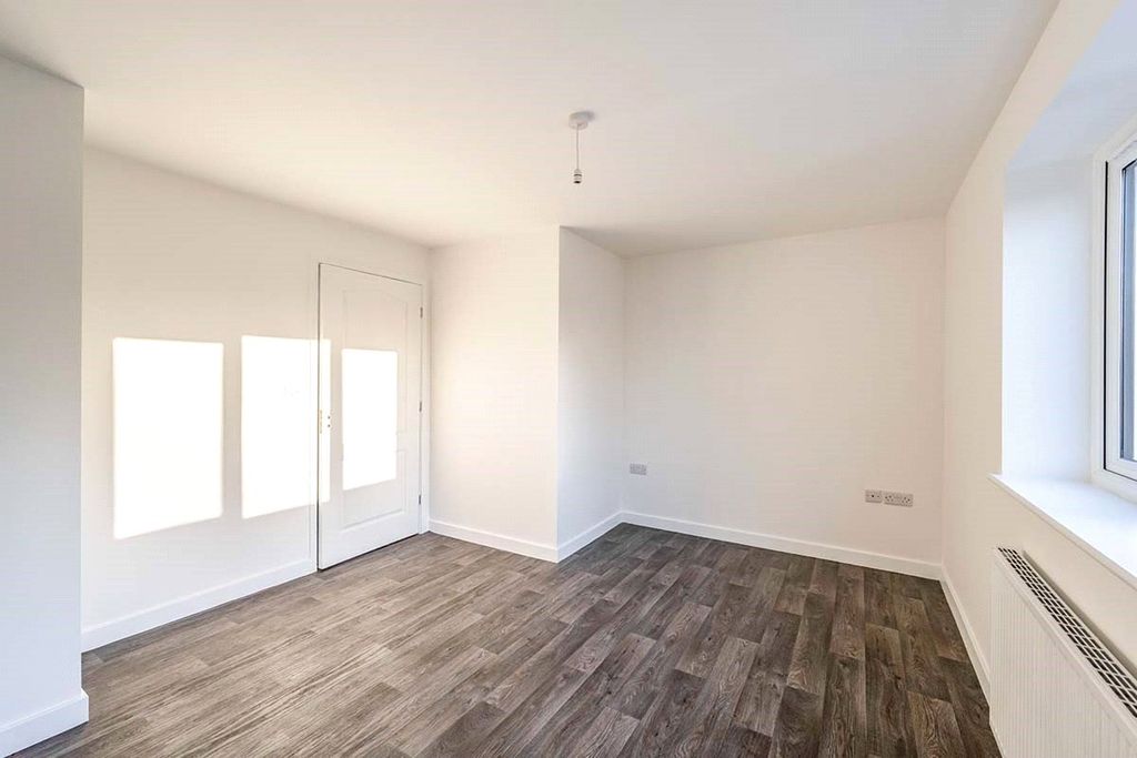 Property photo 3 of 8 Picture No. 06