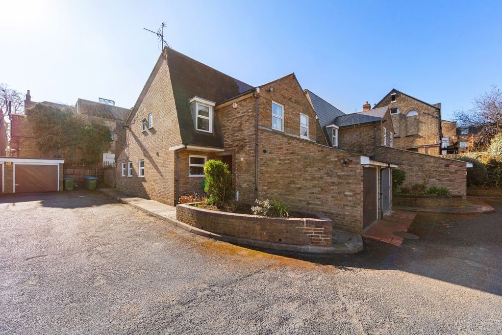 Property photo 2 of 16 094A7305