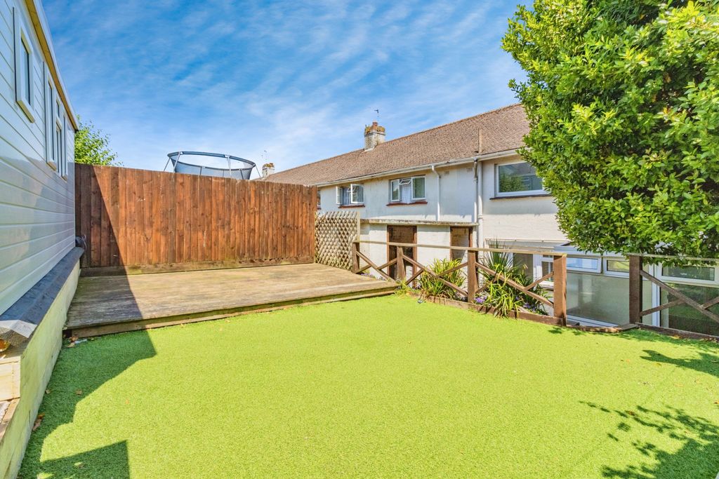 Property photo 2 of 20