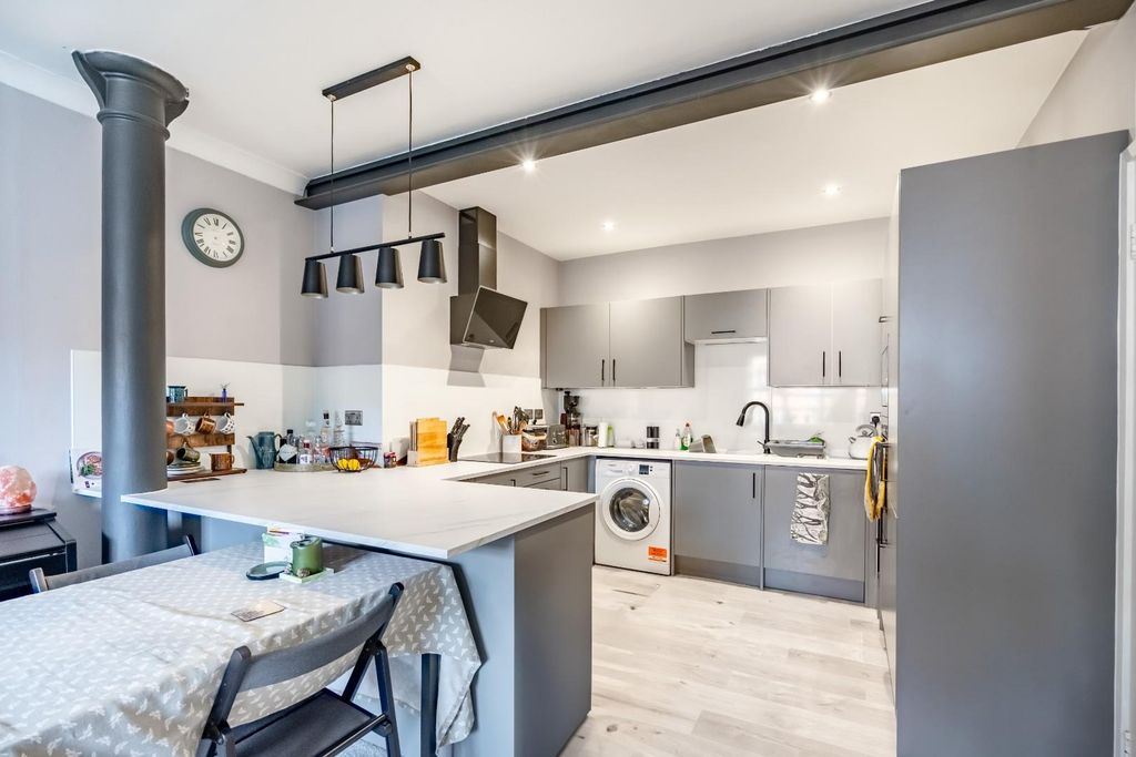 Property photo 3 of 12 46Rw-10.Jpg