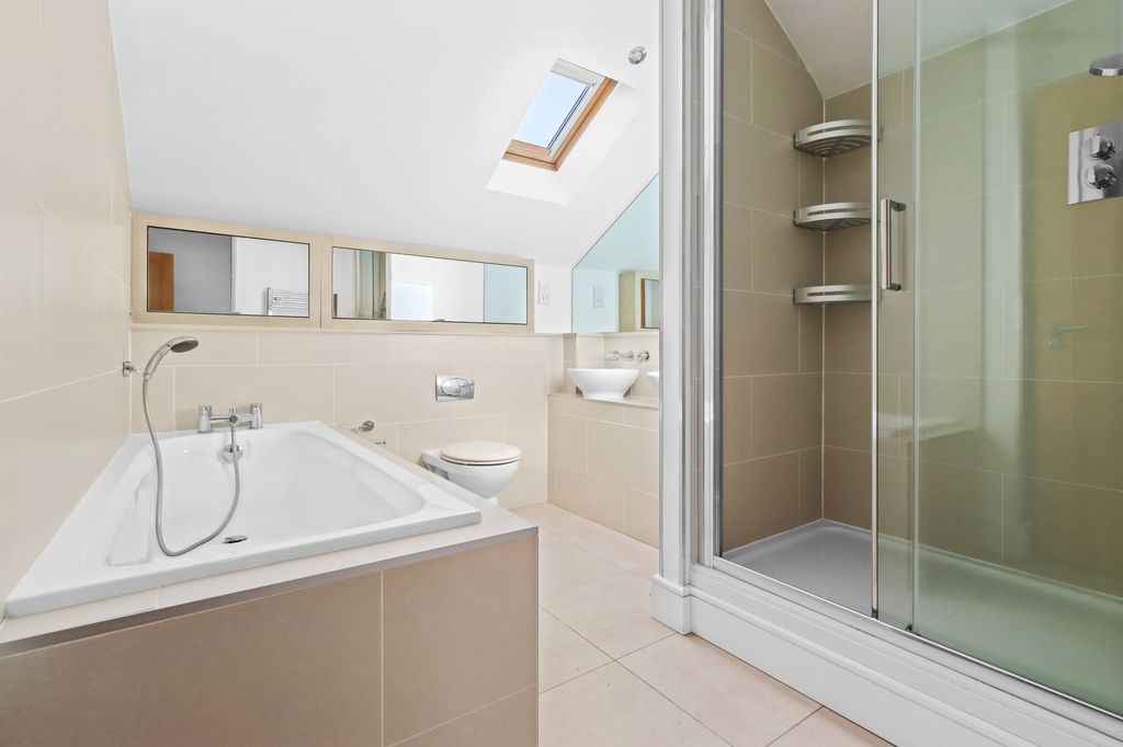 Property photo 3 of 22 En-Suite Bathroom