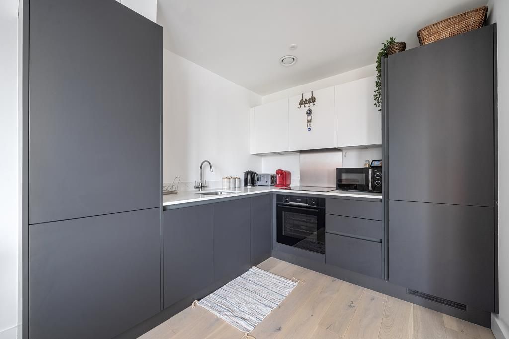 Property photo 3 of 19 Kitchen