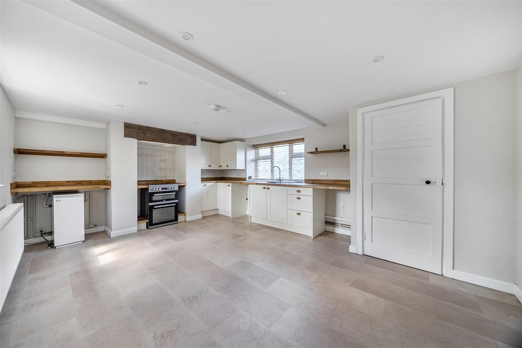 Property photo 3 of 15 Kitchen