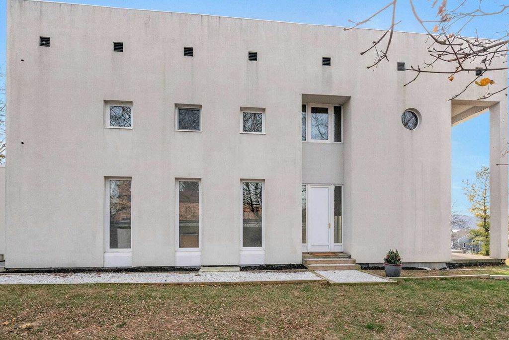 Property photo 1 of 26