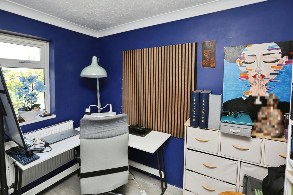 Property photo 3 of 17 Office / Study