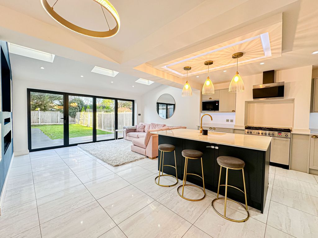 Property photo 2 of 23