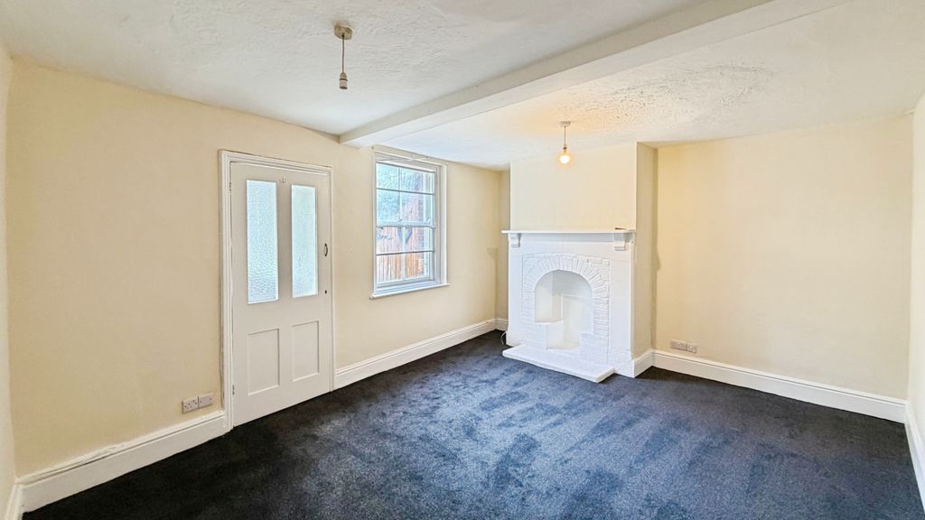 Property photo 3 of 10 Living Room