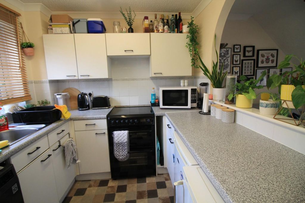 Property photo 3 of 8 Kitchen.Jpg