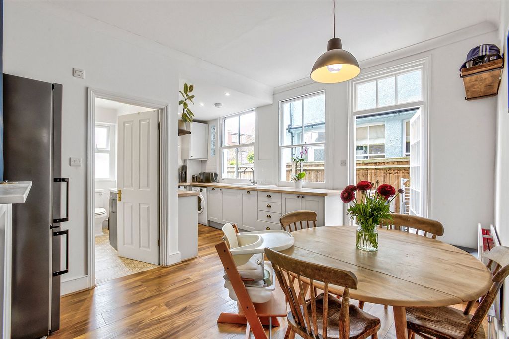 Property photo 2 of 17 Picture No. 30