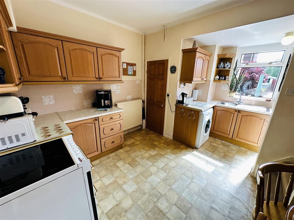 Property photo 3 of 15 Kitchen Diner