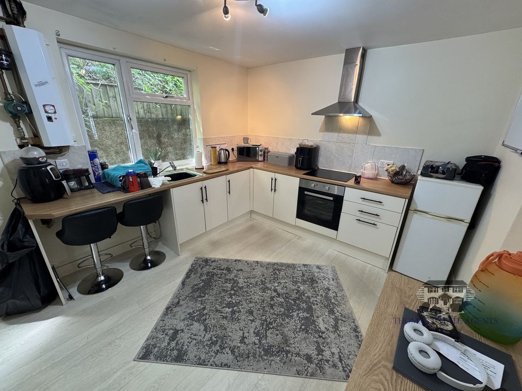 Property photo 3 of 15 Kitchen