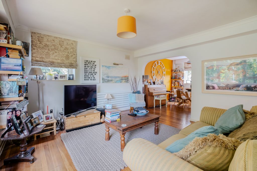 Property photo 3 of 14