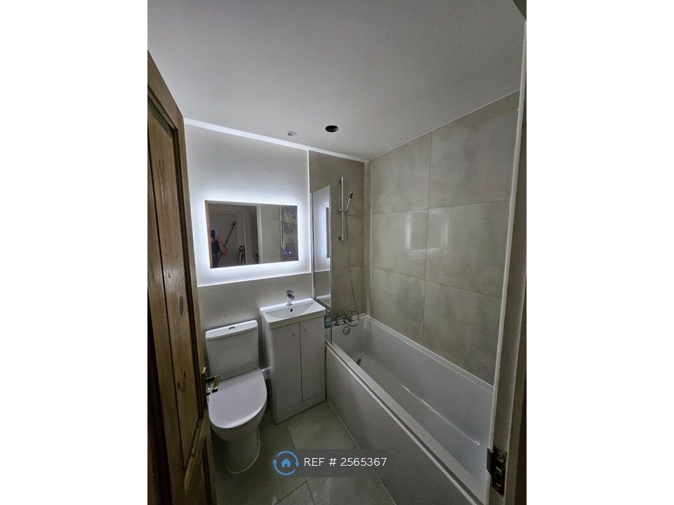 Property photo 2 of 9 Bathroom