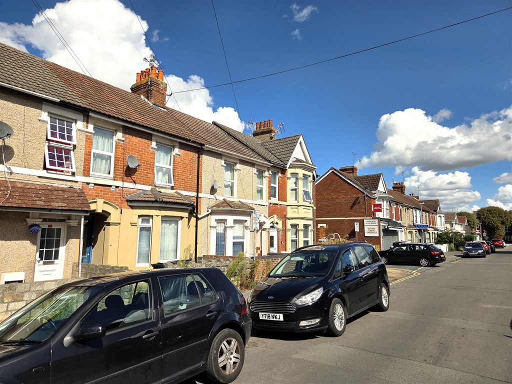 Property photo 3 of 11 61 Broad Street - Street2.Jpg