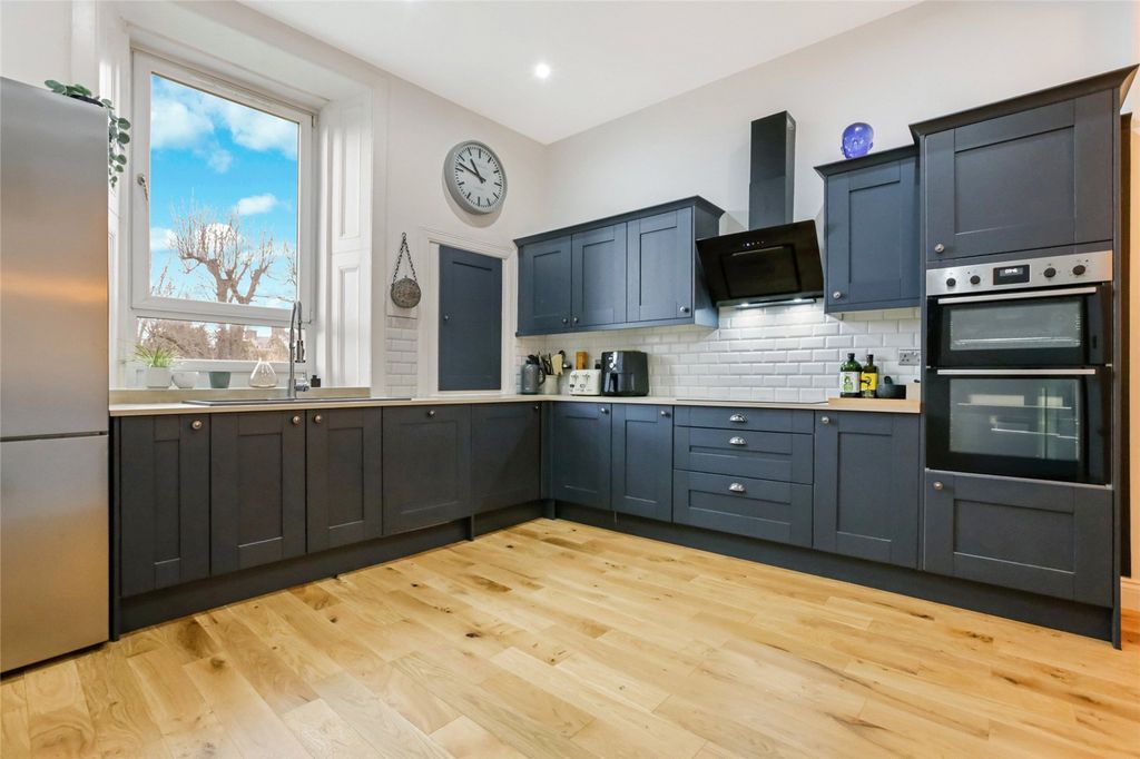 Property photo 3 of 17 Kitchen