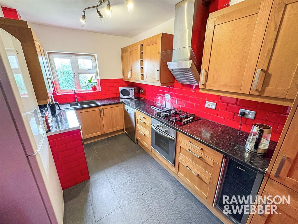 Property photo 3 of 13 90d9Ea48-3E75-43Ae-84B6-B20dc4B07c75_1.Jpg