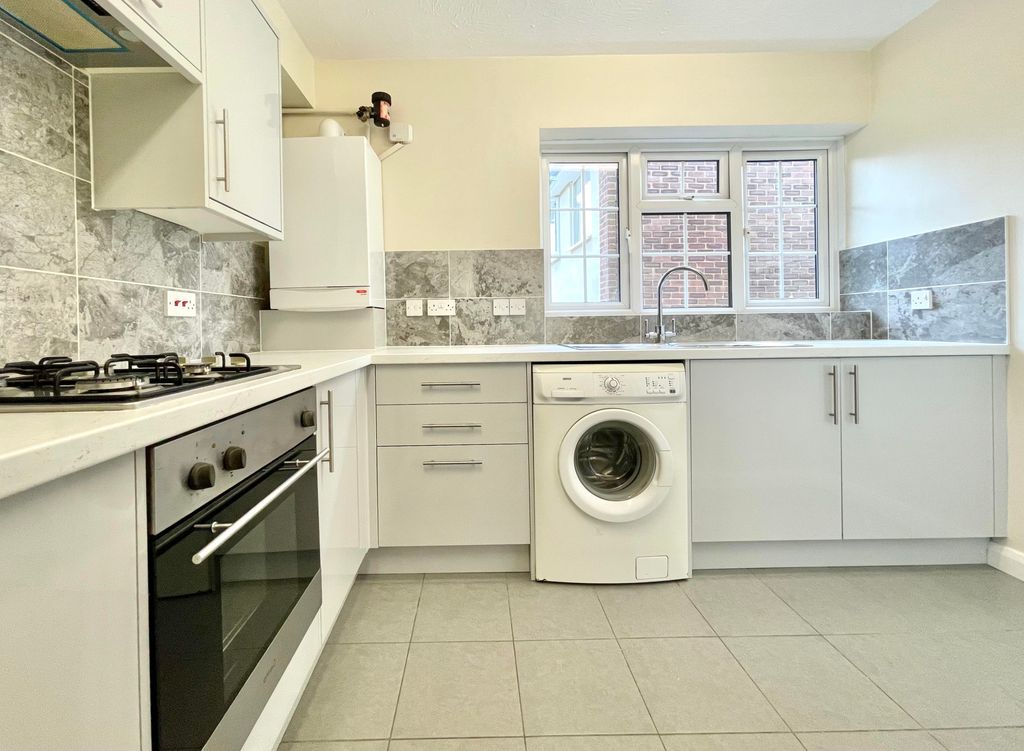 Property photo 2 of 10 Kitchen