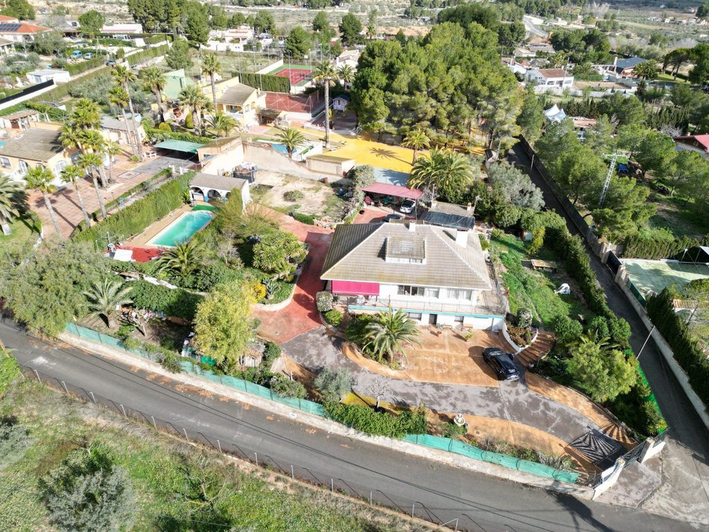 Property photo 2 of 20