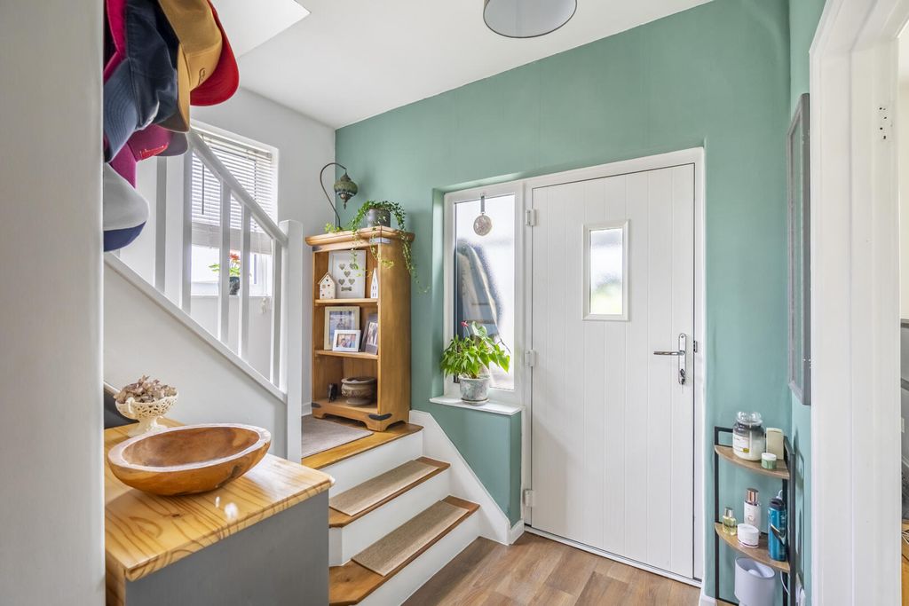 Property photo 3 of 18 Hallway