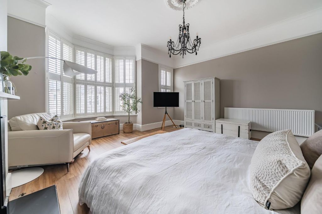 Property photo 3 of 30 1386530-28-696513992Cf0E.Jpg