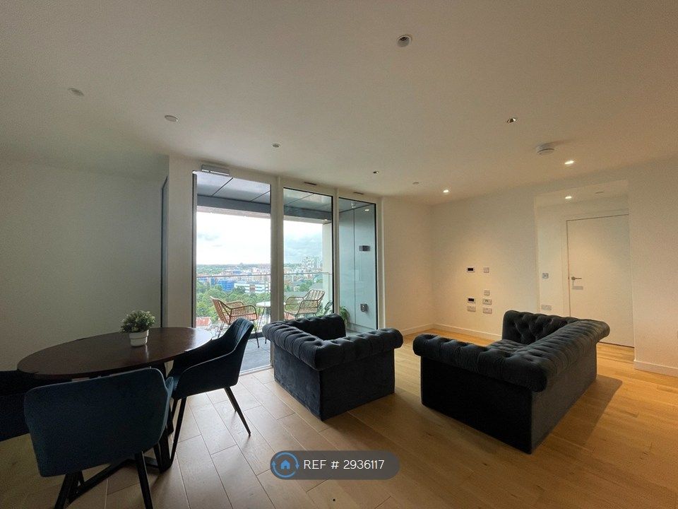 Property photo 1 of 29 Living Room / Dining Area