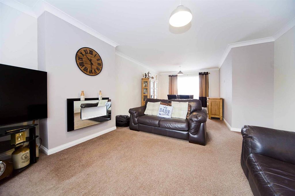 Property photo 2 of 21