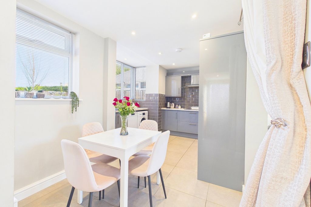 Property photo 1 of 14 Cam03162G0-Pr0411-Still017