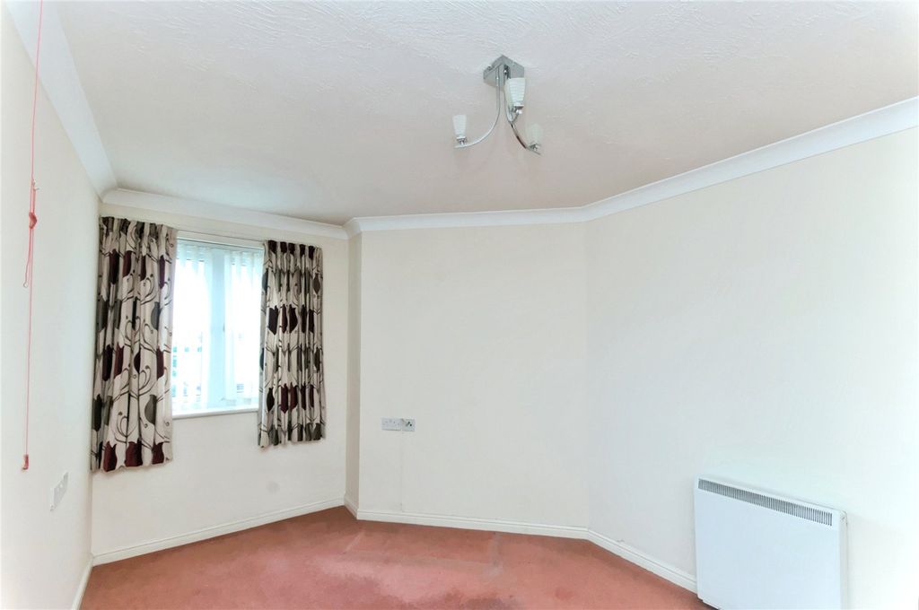 Property photo 3 of 13 Bedroom